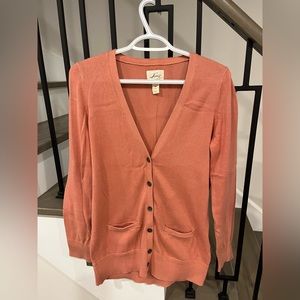 95% brand new Levi’s women sweater. 100% cotton. Size: S